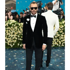 Met gala Tom Ford Black Coat